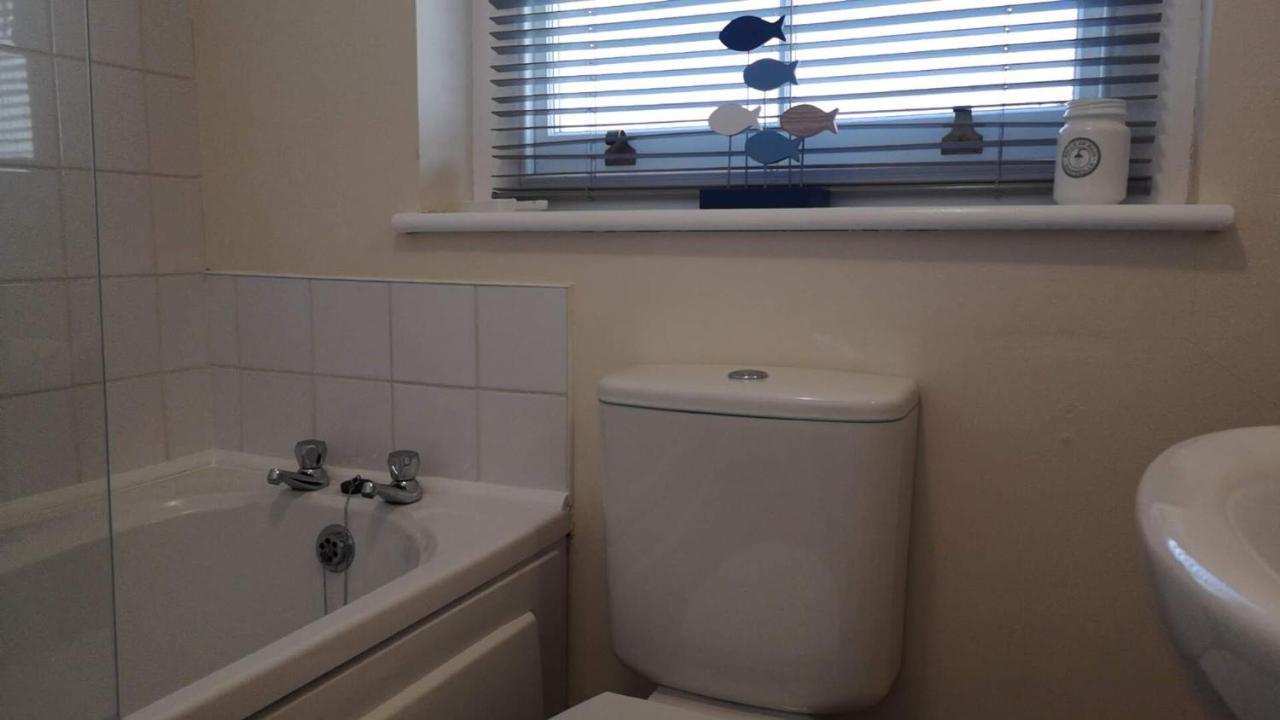 Coastal Escape Deal - 2 Bedroom House -Short Lets & Serviced Accommodation Kültér fotó