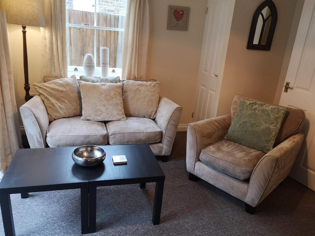 Coastal Escape Deal - 2 Bedroom House -Short Lets & Serviced Accommodation Kültér fotó